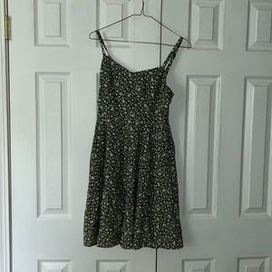 Old Navy Women's green and white floral dress